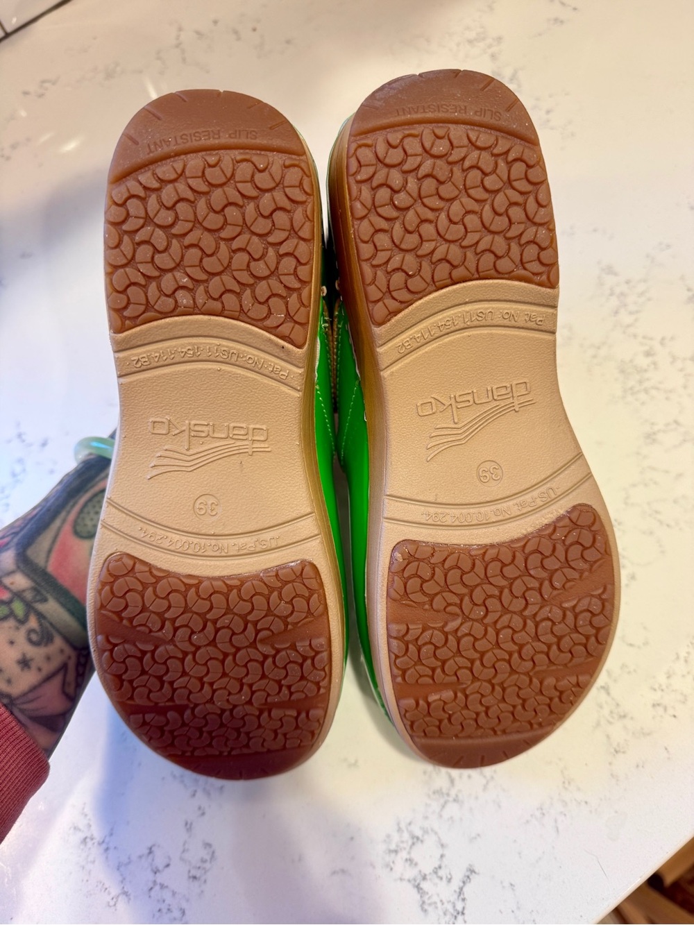 dansko professional XP 2.0 clogs - neon green patent leather 39 8-8.5 - Picture 7 of 9